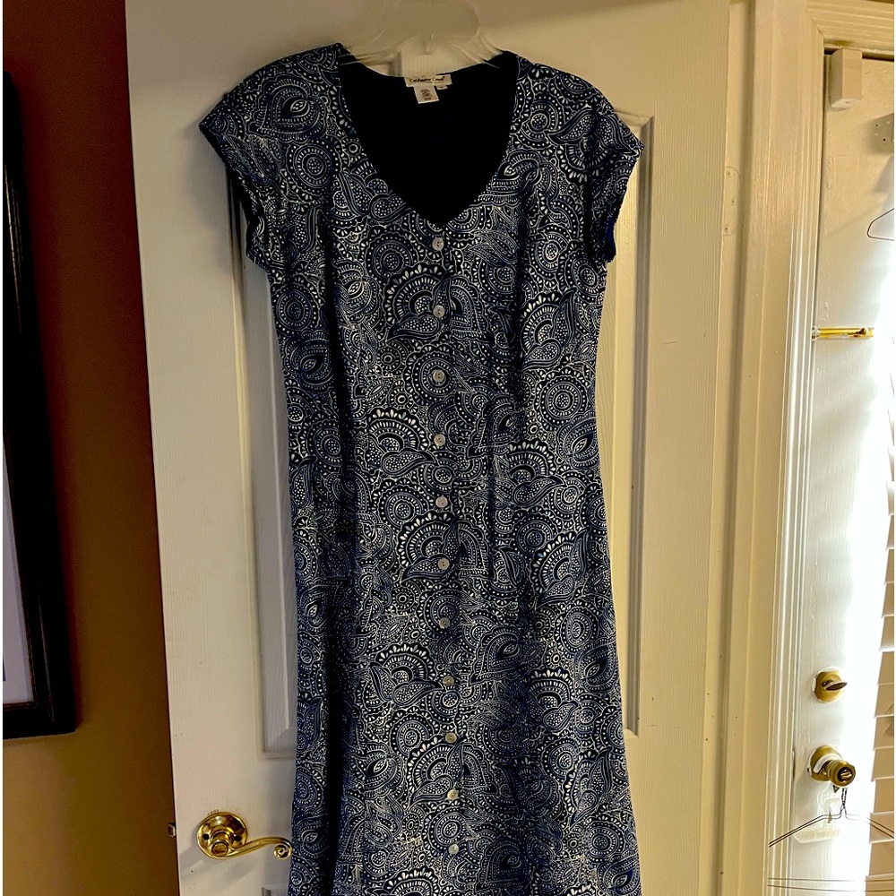 EUC.Blue paisley. Fully lined  crisscross tie in the back. Length 51 inches.